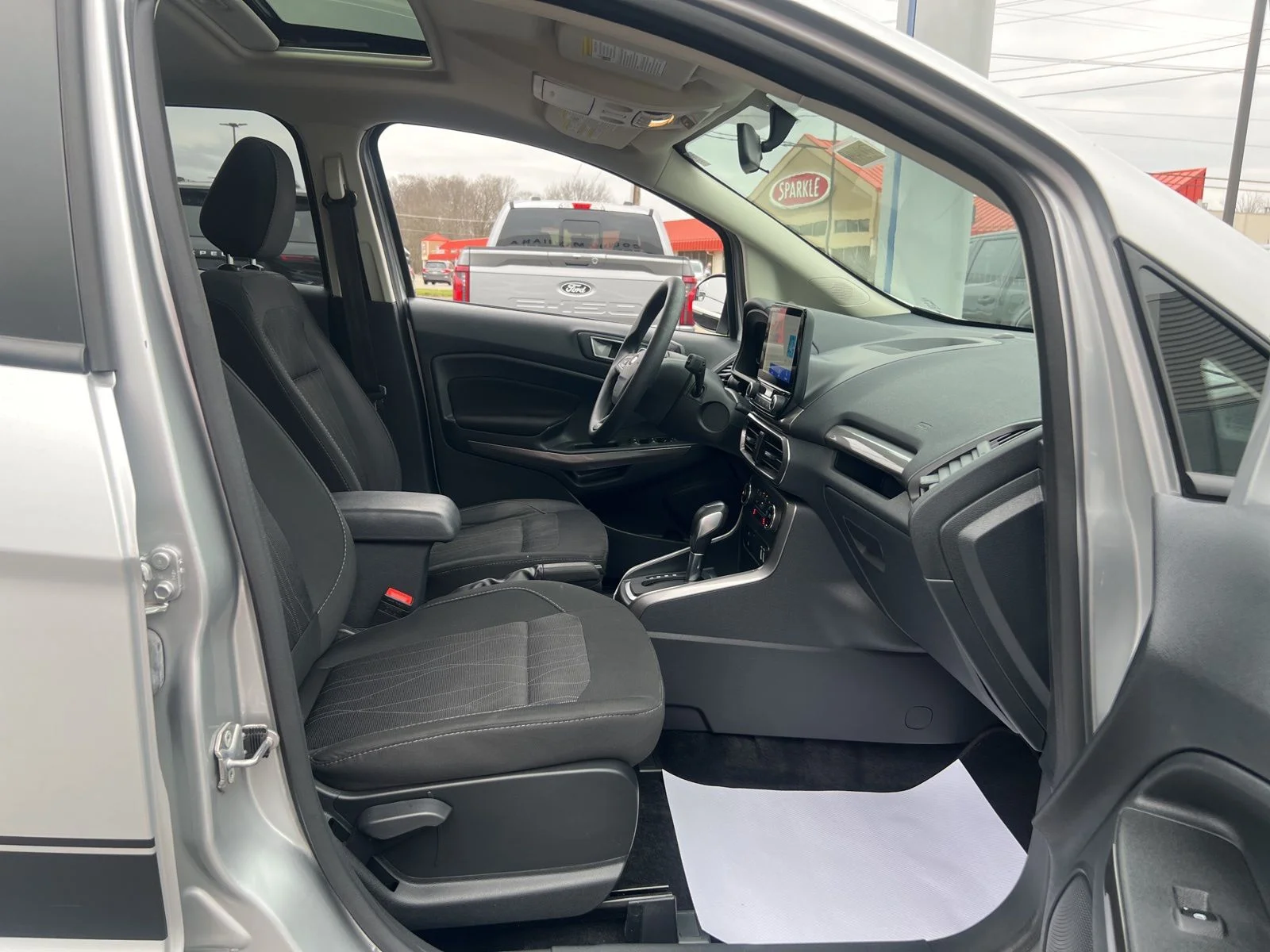 Used 2022 Silver Metallic Ford SE image 27