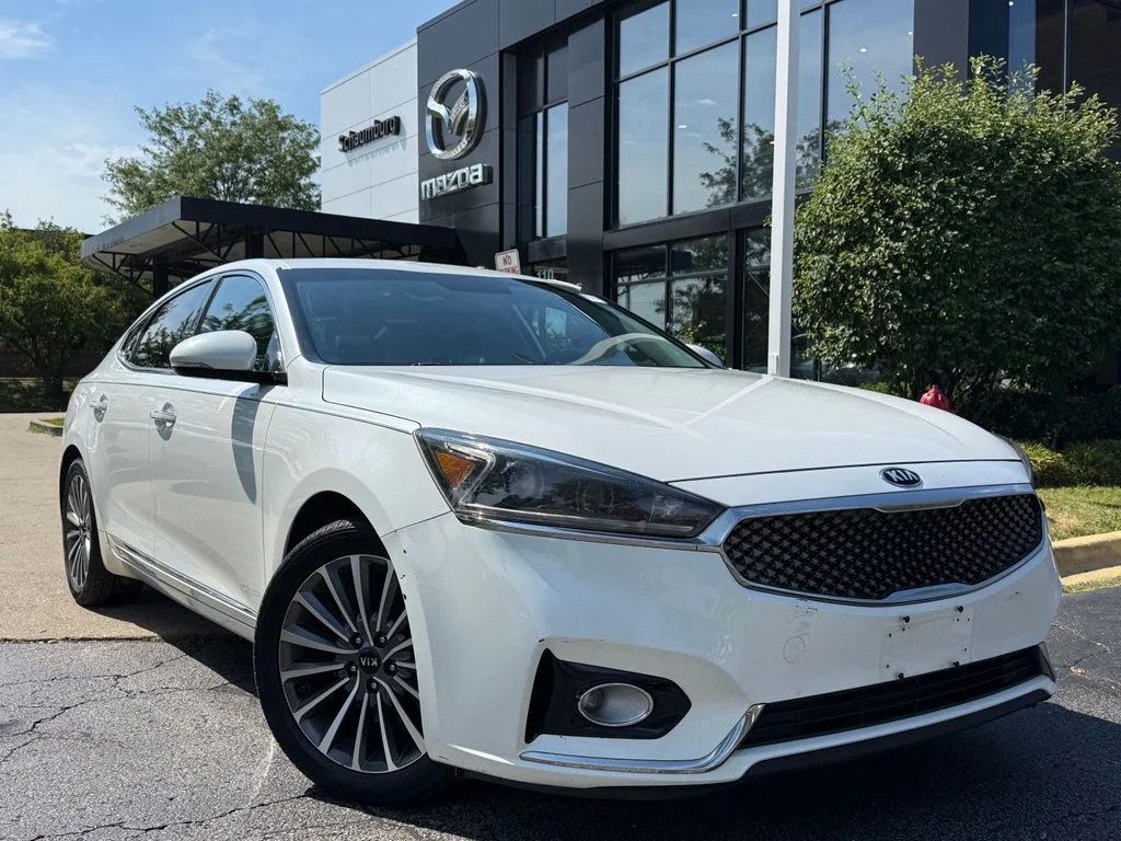 Used 2017 White Kia Premium image 1