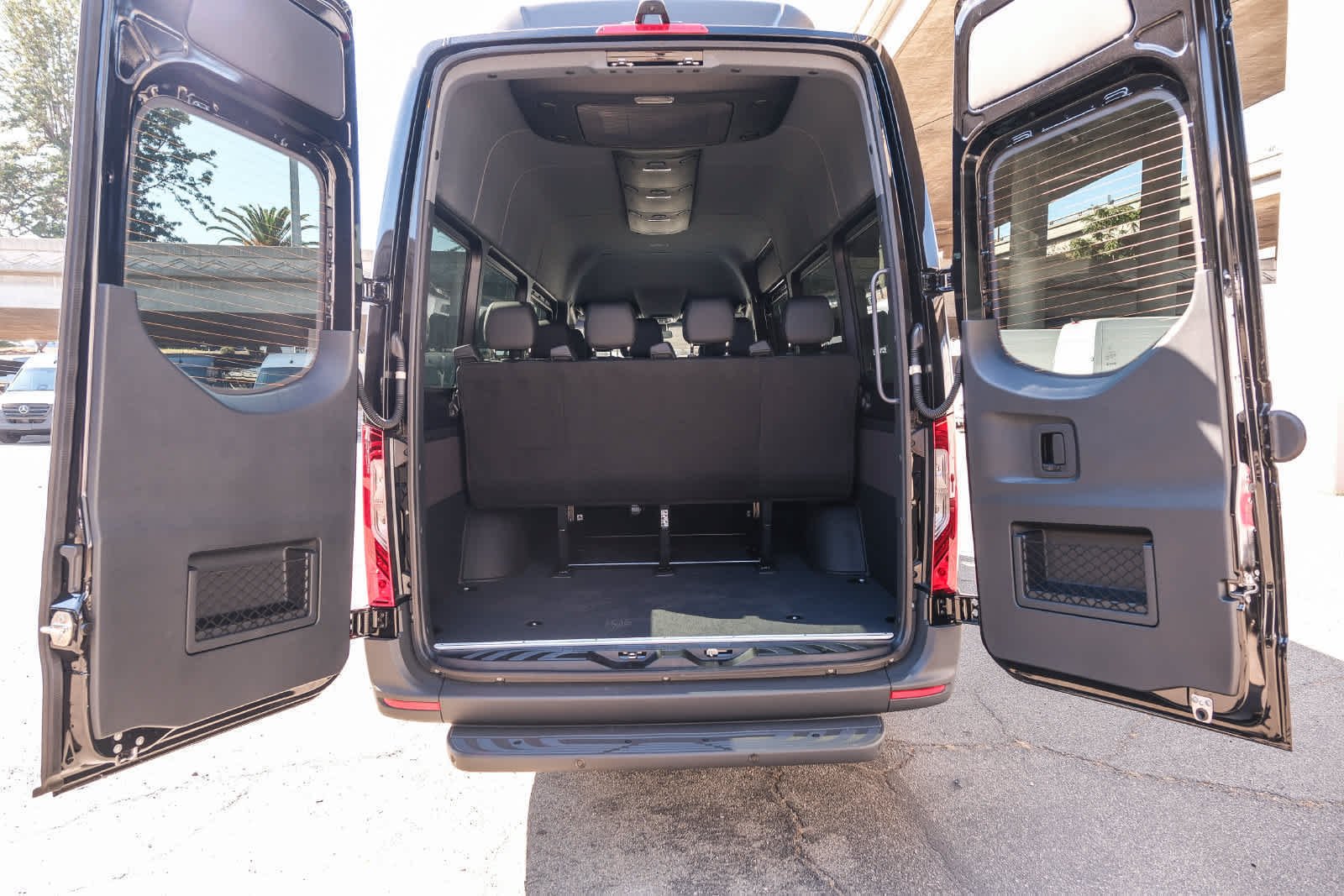 New 2026 Obsidian Black Metallic Mercedes-Benz Passenger 170 WB High Roof RWD 2.0L 4-Cylinder image 34