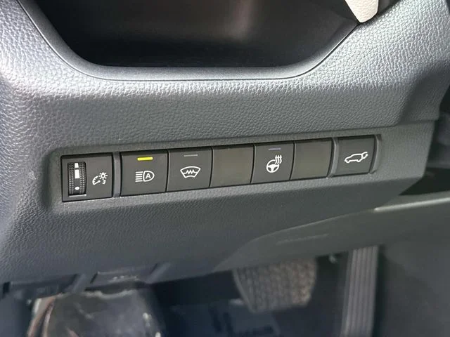 Used 2023  Toyota XLE image 28