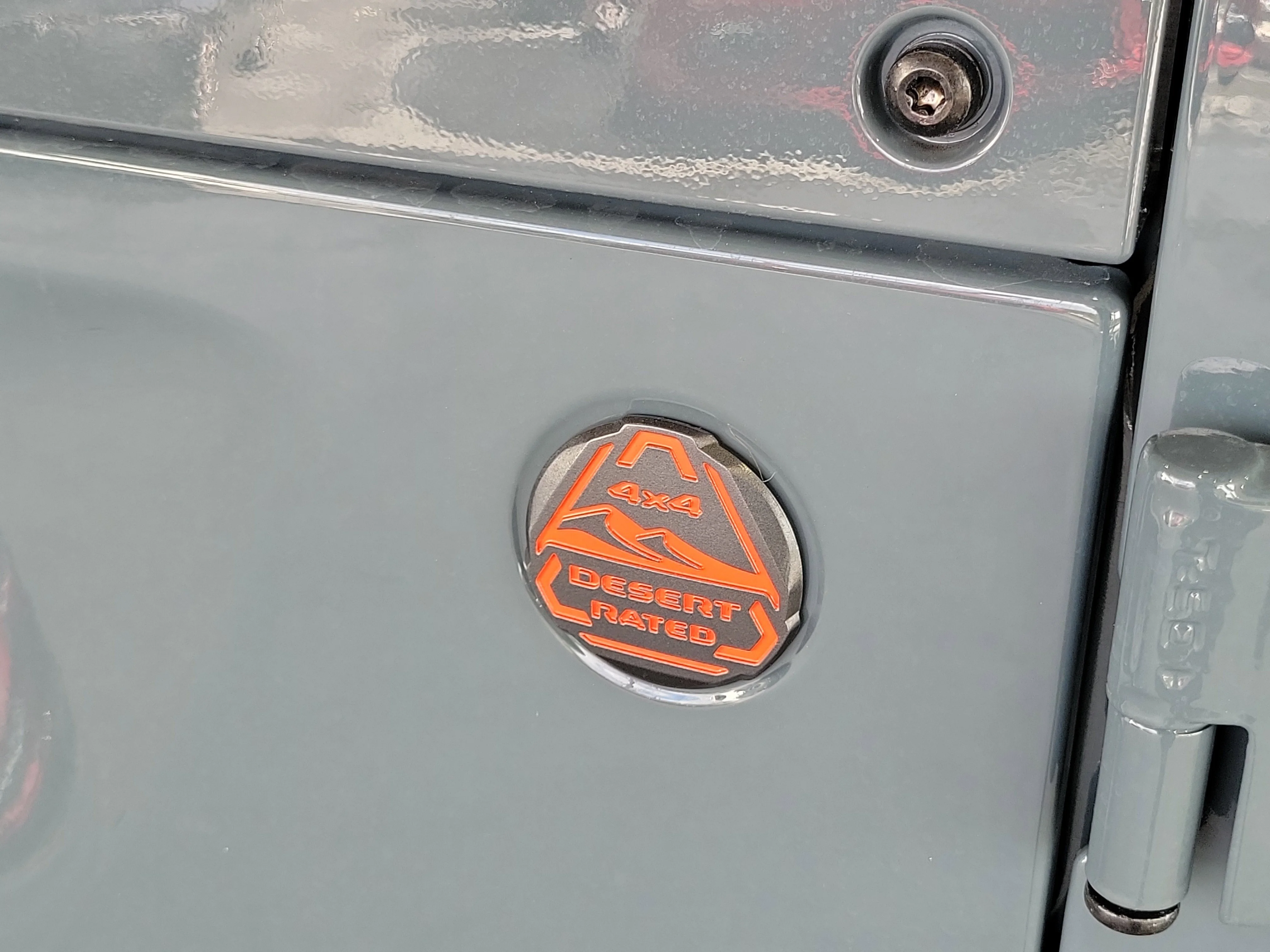 New 2025 Anvil Clear-Coat Exterior Paint Jeep Mojave X image 5