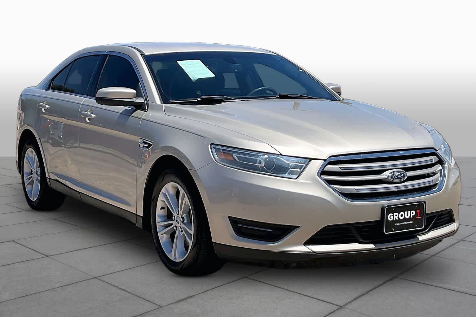 Used 2018 White Gold Metallic Ford SEL image 3