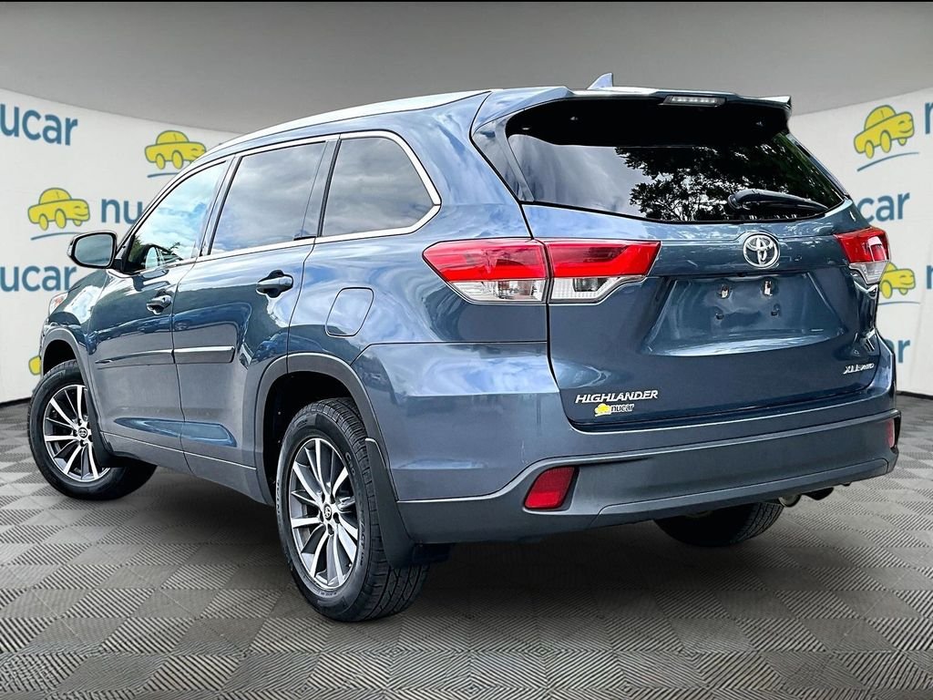 Used 2017 Shoreline Blue Pearl Toyota XLE image 4