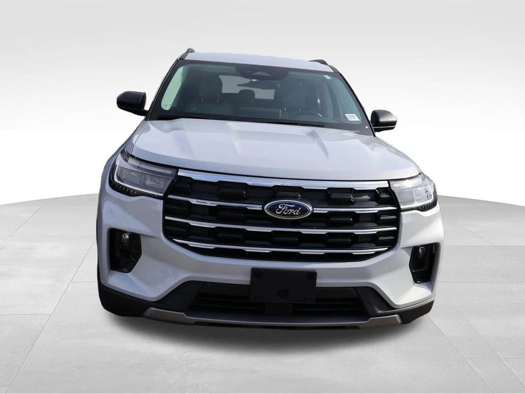 Used 2025 White Metallic Ford Active image 8