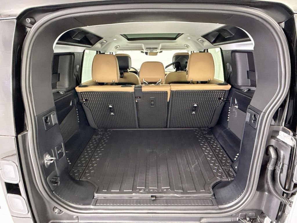Used 2026 Fuji White Land Rover S image 28