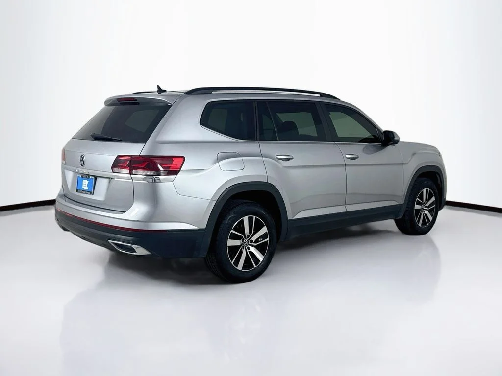 Used 2022 Silver Volkswagen 2.0T SE image 7