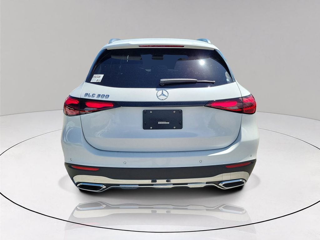 New 2027 MANUFAKTUR Moonlight White Metallic Mercedes-Benz GLC 300 image 5