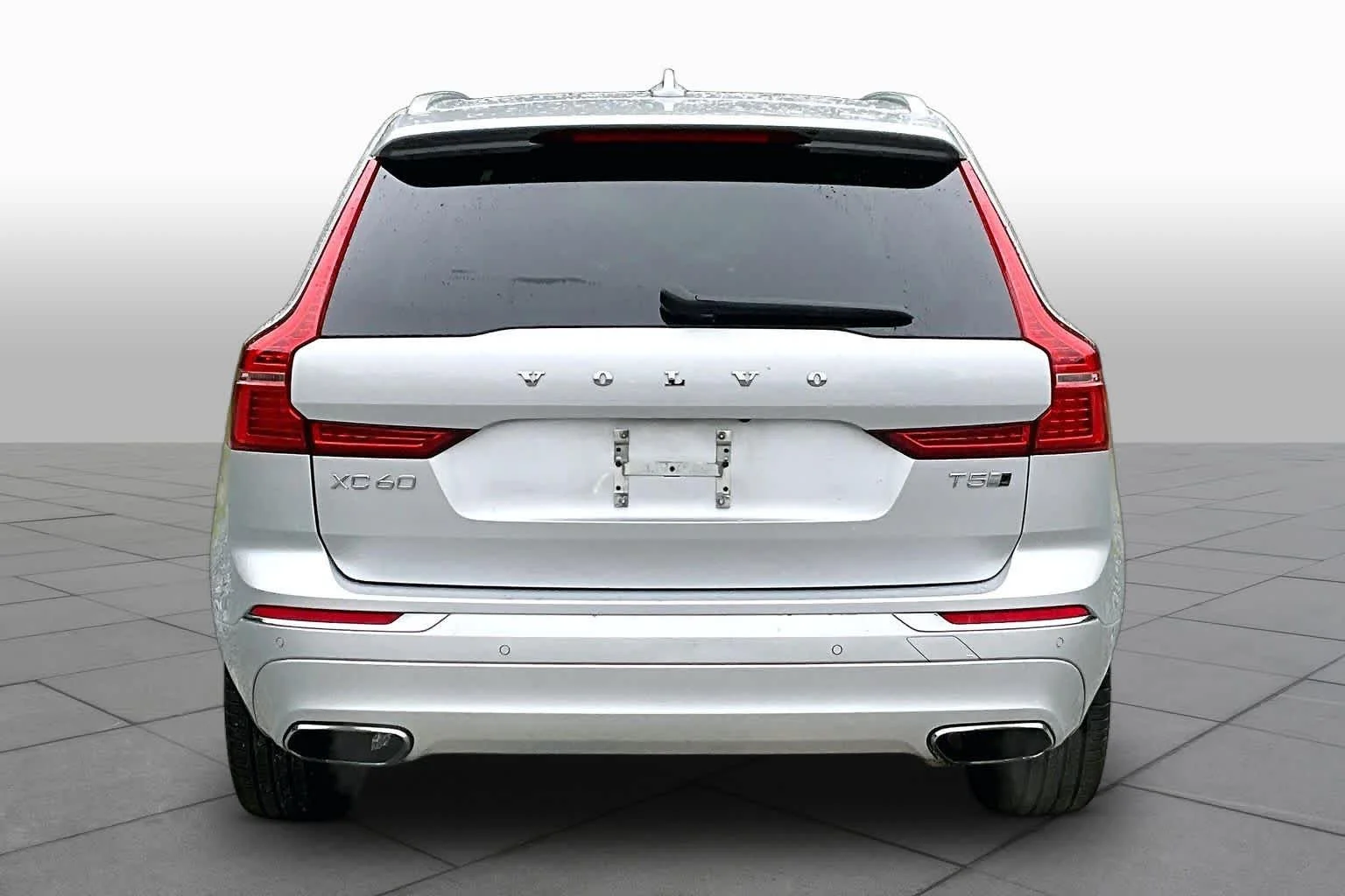 Used 2019 Bright Silver Metallic Volvo Inscription image 5