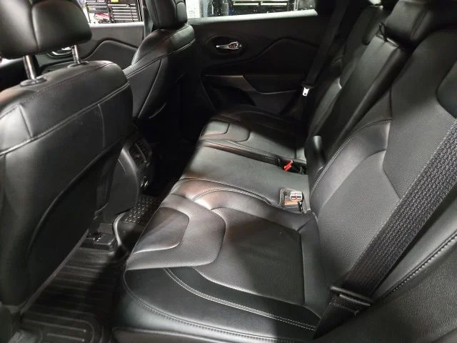 Used 2022 Red Jeep Latitude Lux image 13
