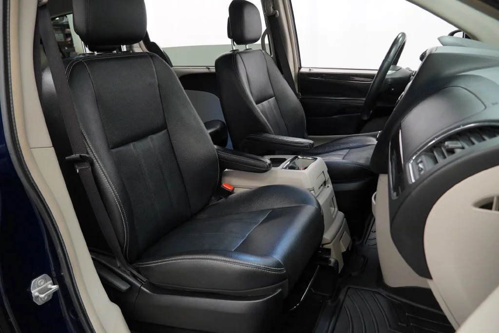 Used 2016 Blue Chrysler Touring image 42