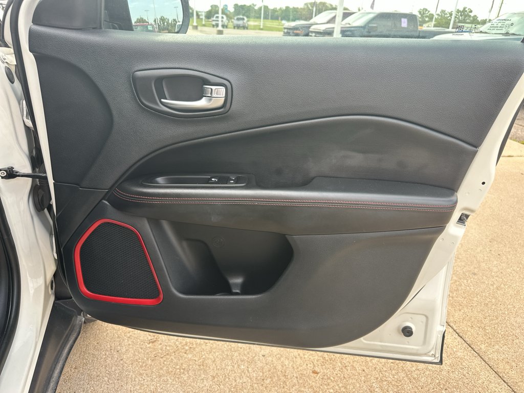 Used 2020 White Clearcoat Jeep Trailhawk image 27