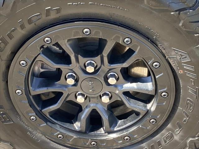 Used 2023 Granite Crystal Metallic Clearcoat Jeep Willys image 33