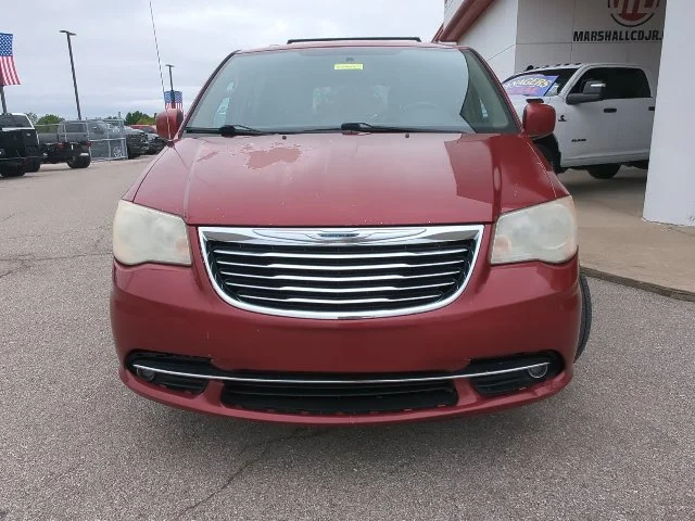 Used 2013 Red Chrysler Touring image 4