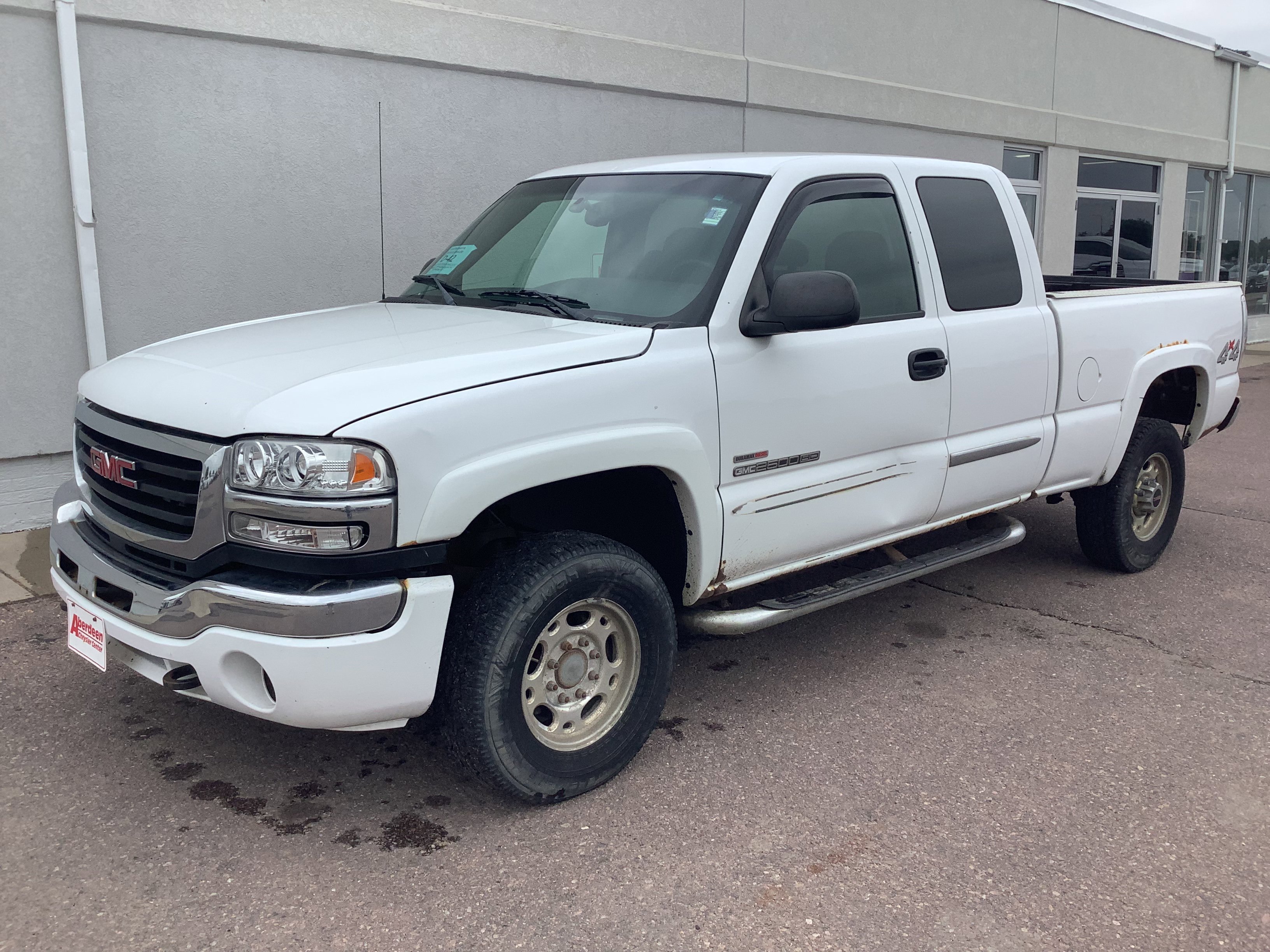 Used 2004 GMC Sierra 2500HD SLE with VIN 1GTHK29214E266472 for sale in Aberdeen, SD