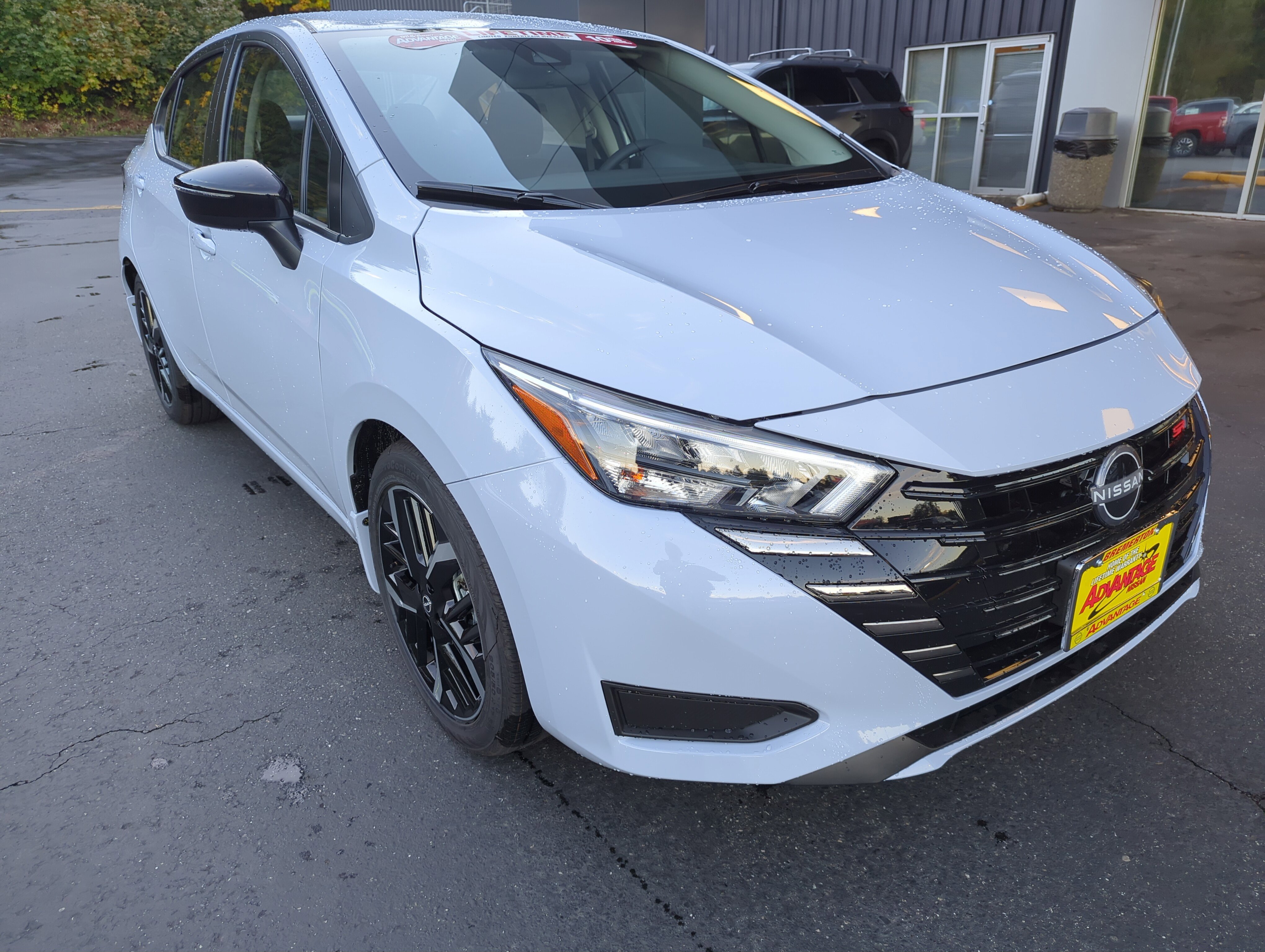 2025 Nissan Versa Sedan SR - Photo 7