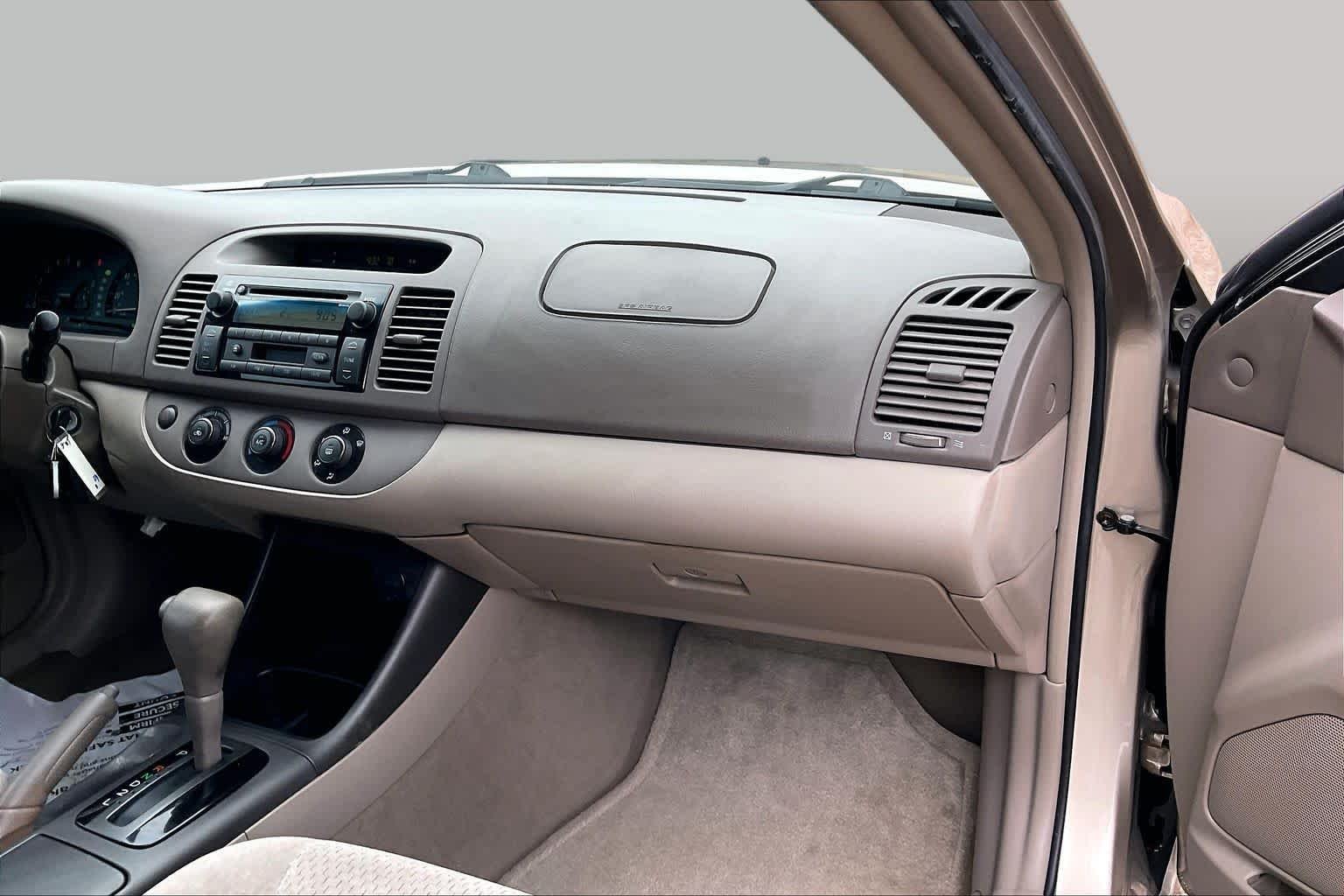 Used 2003 Desert Sand Mica Toyota LE image 17