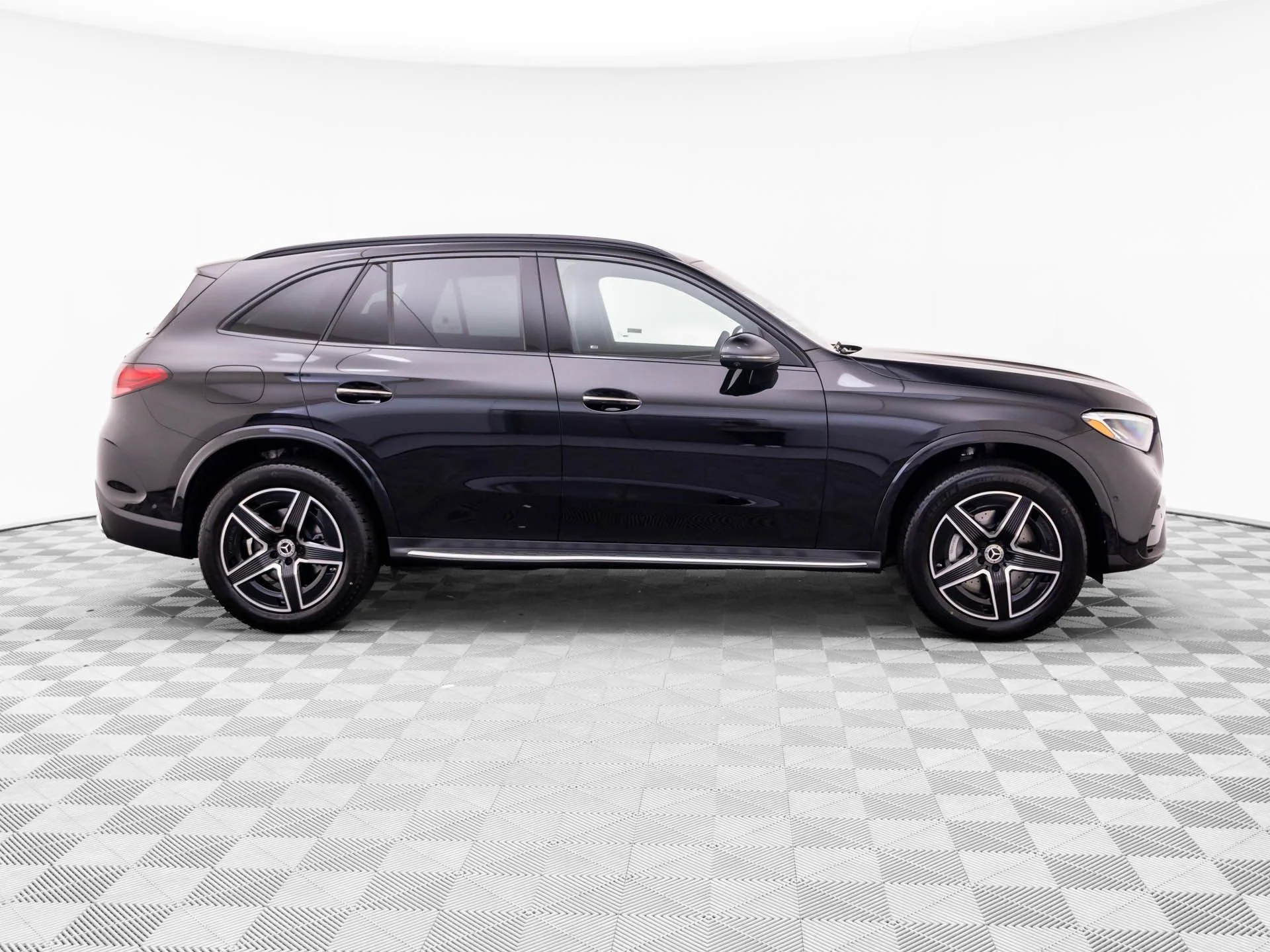 New 2027 Black Mercedes-Benz GLC 300 image 6