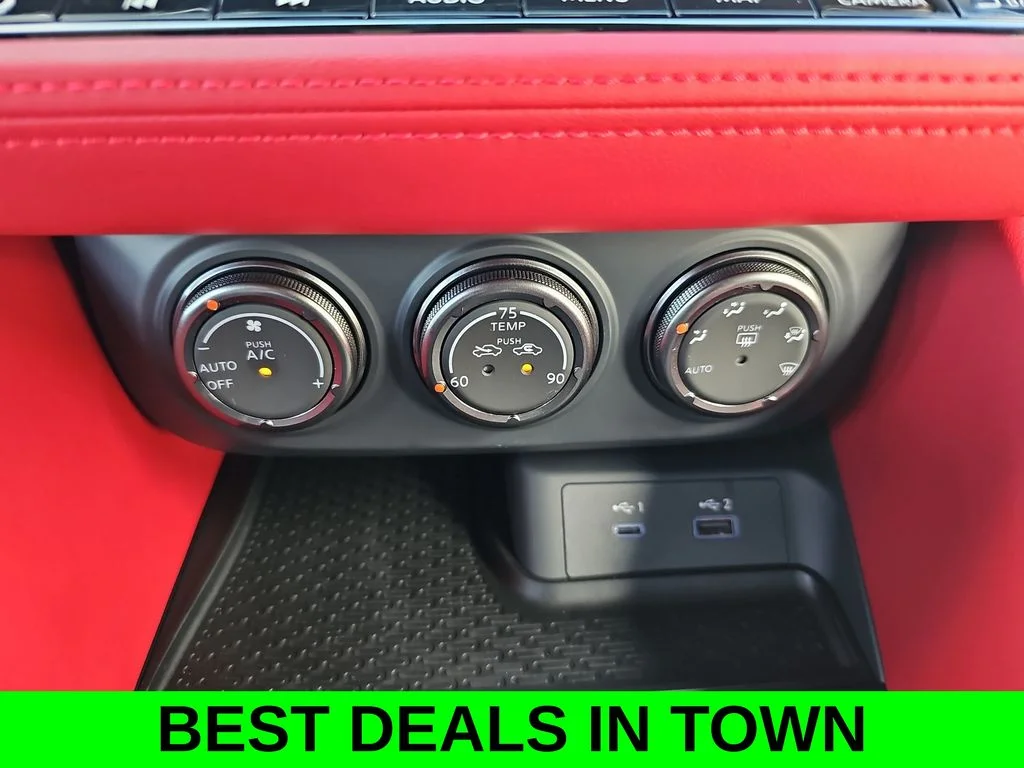 Used 2025 White Nissan Performance image 20
