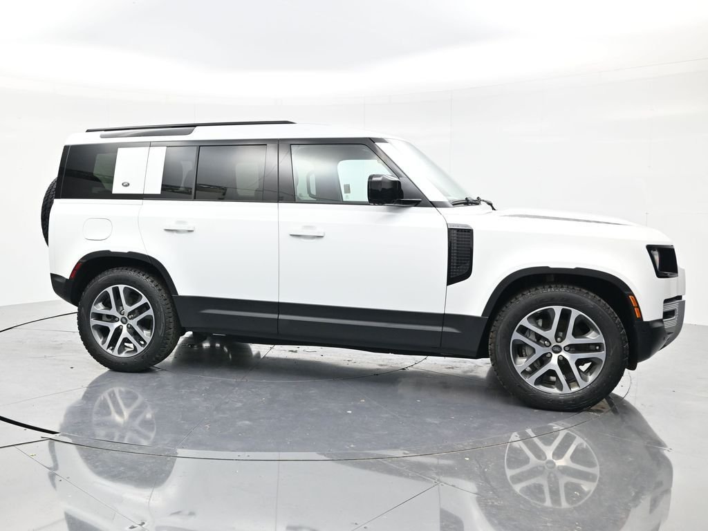 Used 2024 Fuji White Land Rover S image 4