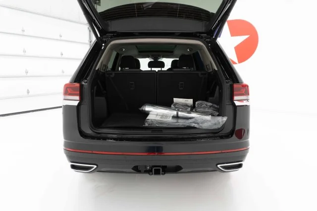 New 2026 Deep Black Pearl Volkswagen 2.0T SE w/Technology image 7