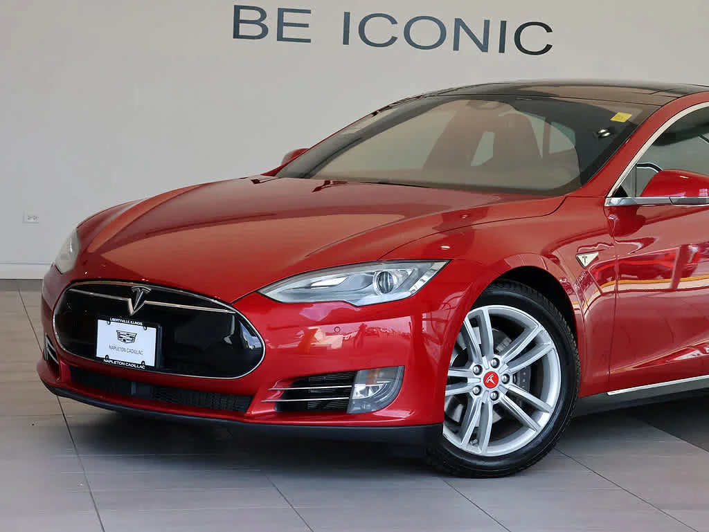 Used 2015 Tesla Model S 85D with VIN 5YJSA1H2XFF080855 for sale in Libertyville, IL