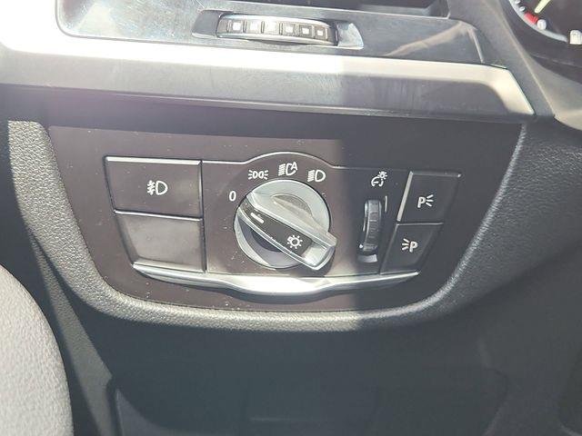 Used 2019 White BMW sDrive30i image 18