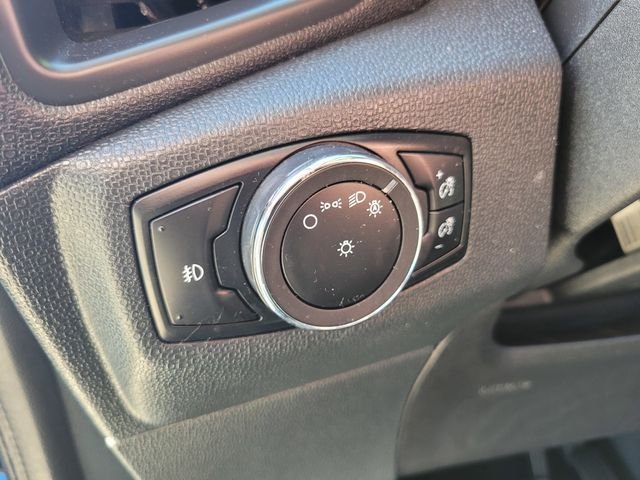 Used 2018 Blue Ford SE image 19