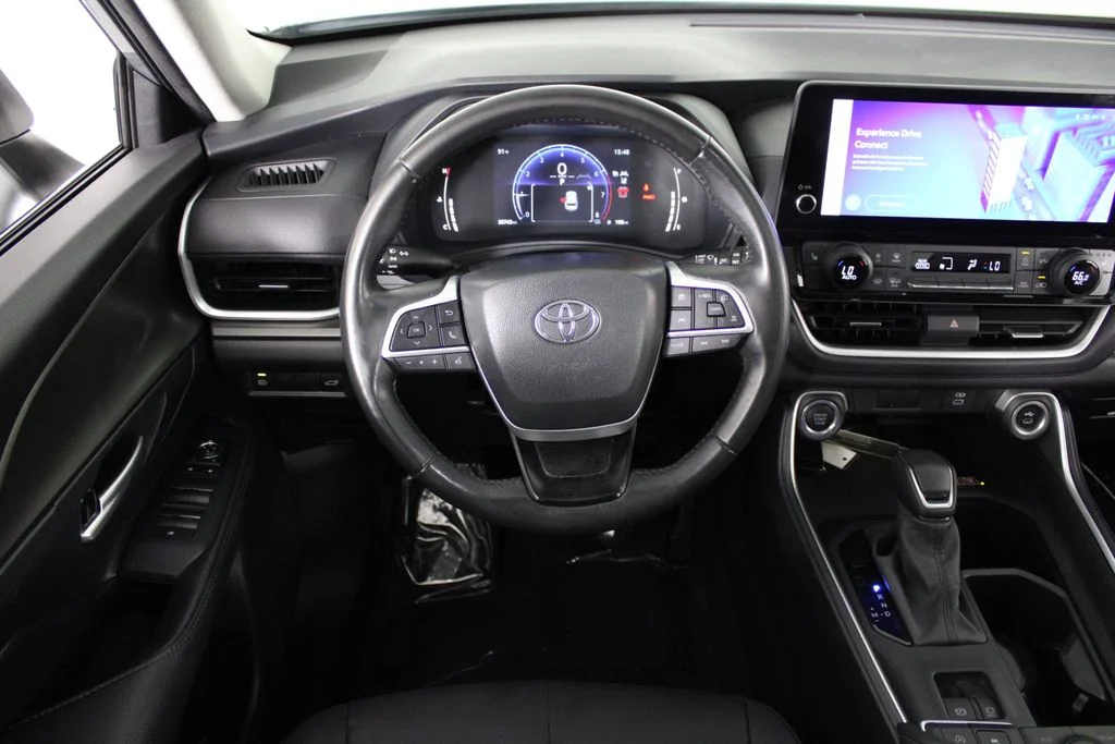 Used 2024 Silver Toyota XLE image 20
