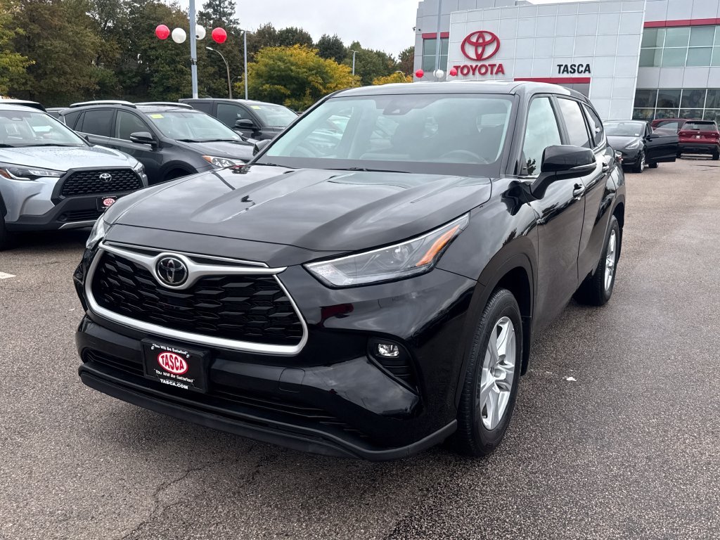 Used 2023 Black Toyota LE image 3