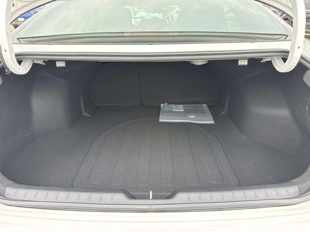 New 2025 Snow White Pearl Kia GT-Line Turbo image 6