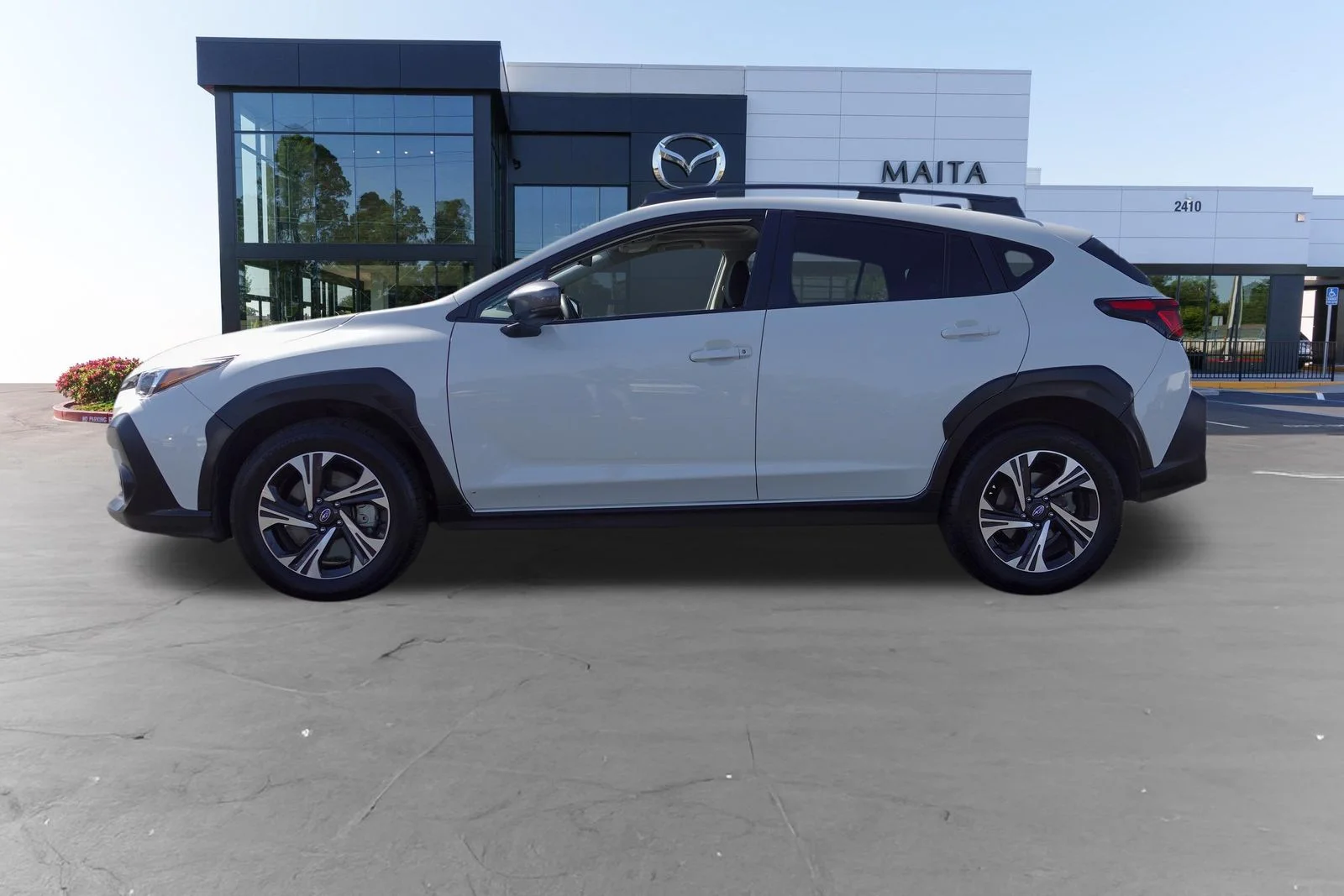 Used 2025 Crystal White Pearl Subaru Premium image 6