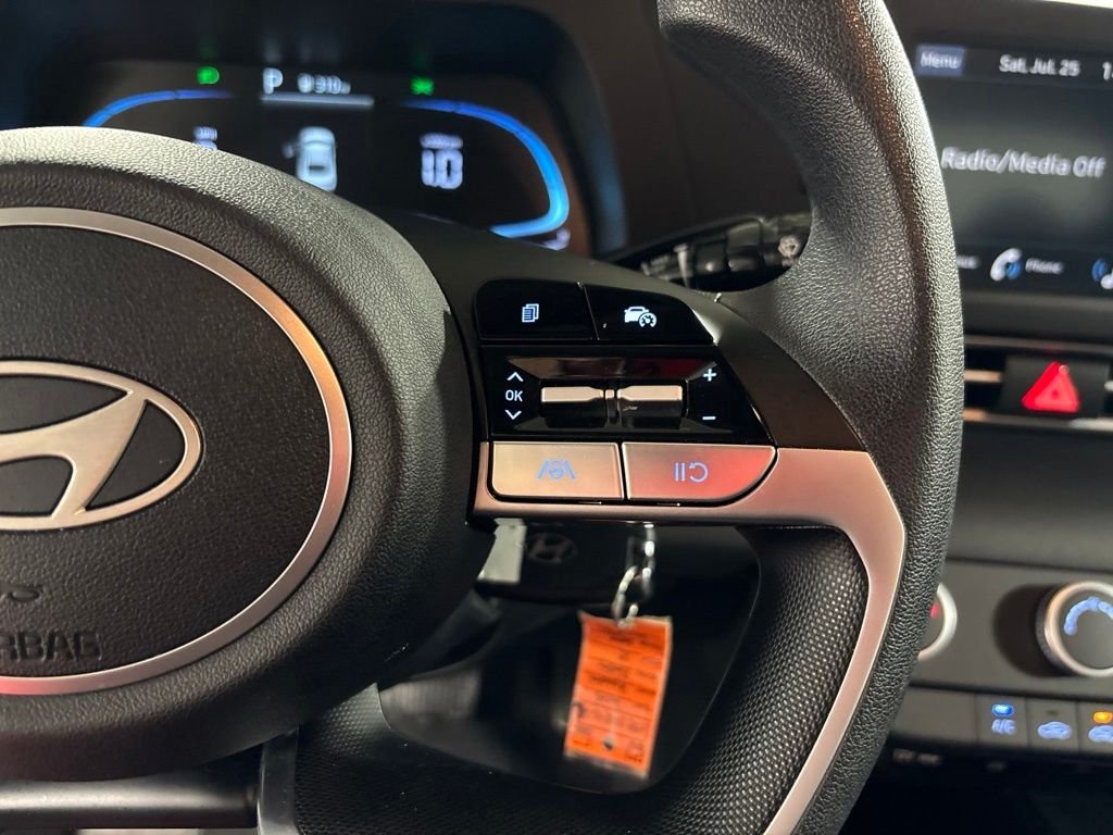 2025 Hyundai Elantra SE - Photo 15