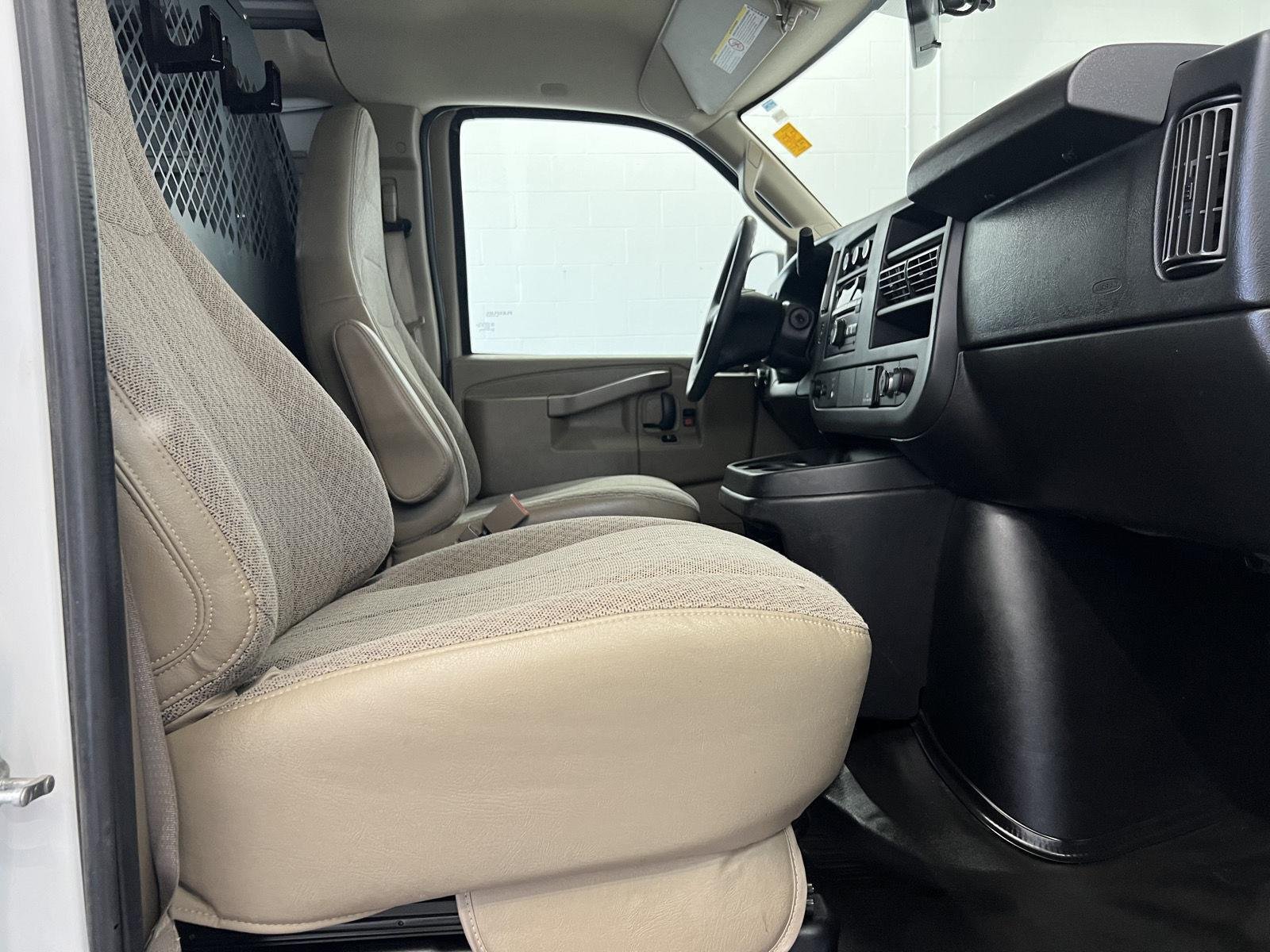 2018 GMC Savana Cargo Work Van - Photo 25