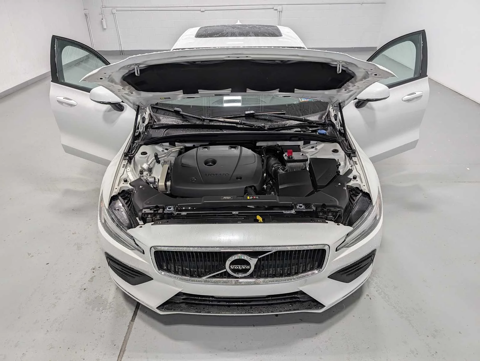 Used 2020  Volvo Momentum image 13