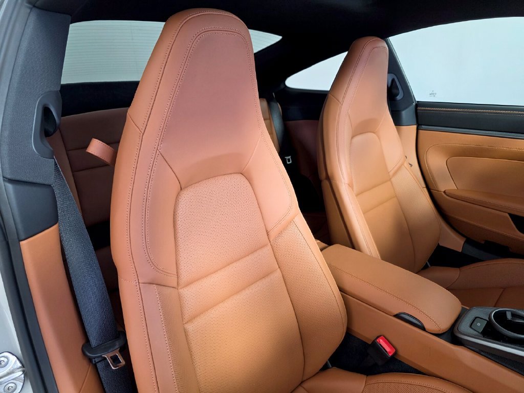 Used 2025  Porsche  image 30