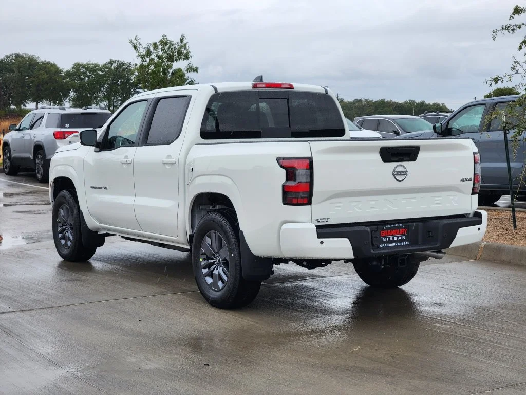 New 2027 Glacier White Nissan Crew Cab SV image 4