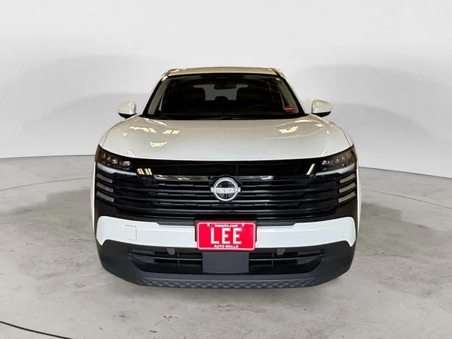 Used 2025 Aspen White Nissan SV image 9