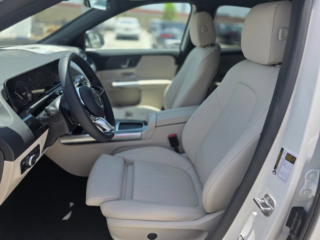New 2026 Polar White Mercedes-Benz GLA 250 image 43