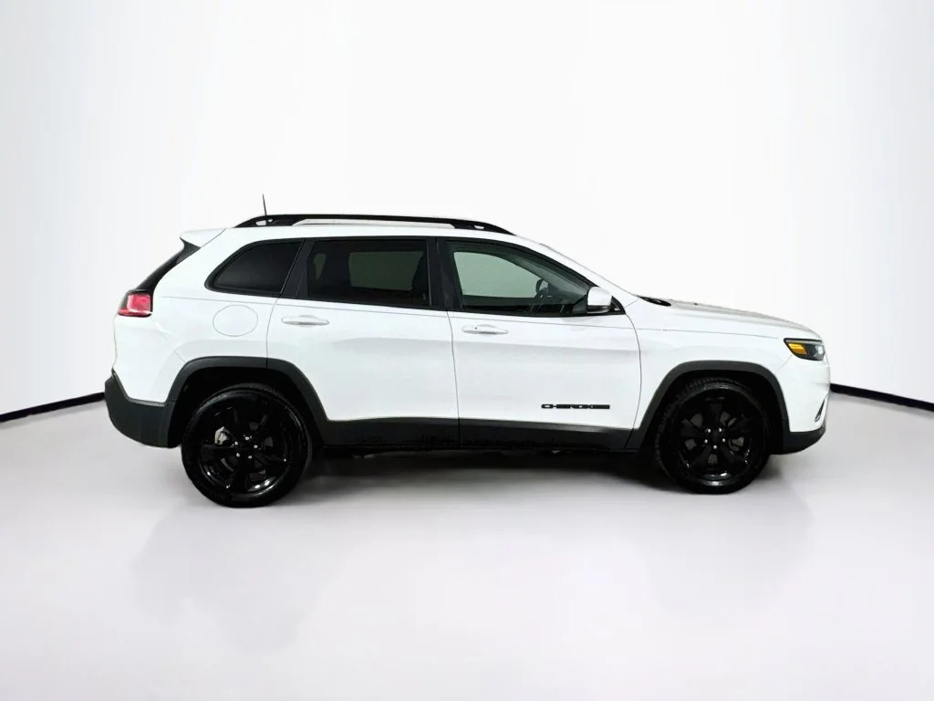 Used 2020 Bright White Clearcoat Jeep Latitude Plus image 9