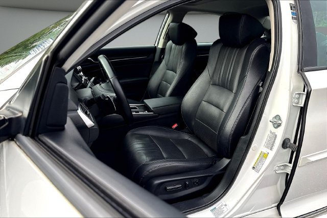 Used 2019 White Honda Touring image 23