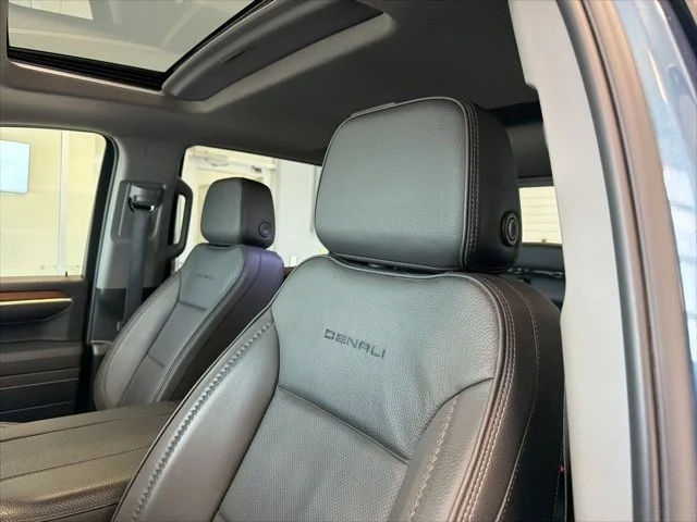 Used 2025 Blue GMC Denali image 17