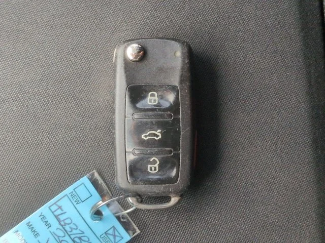 Used 2014 Black Volkswagen  image 27