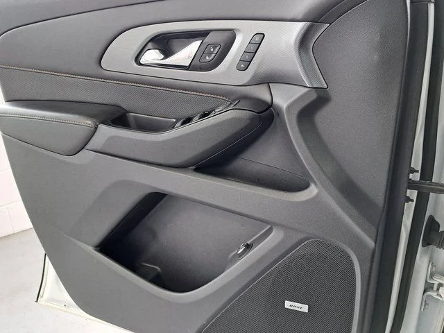 Used 2020 White Chevrolet Premier image 19