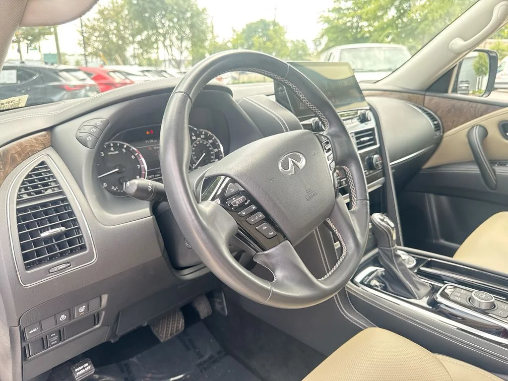 Used 2023 White INFINITI Premium Select image 20