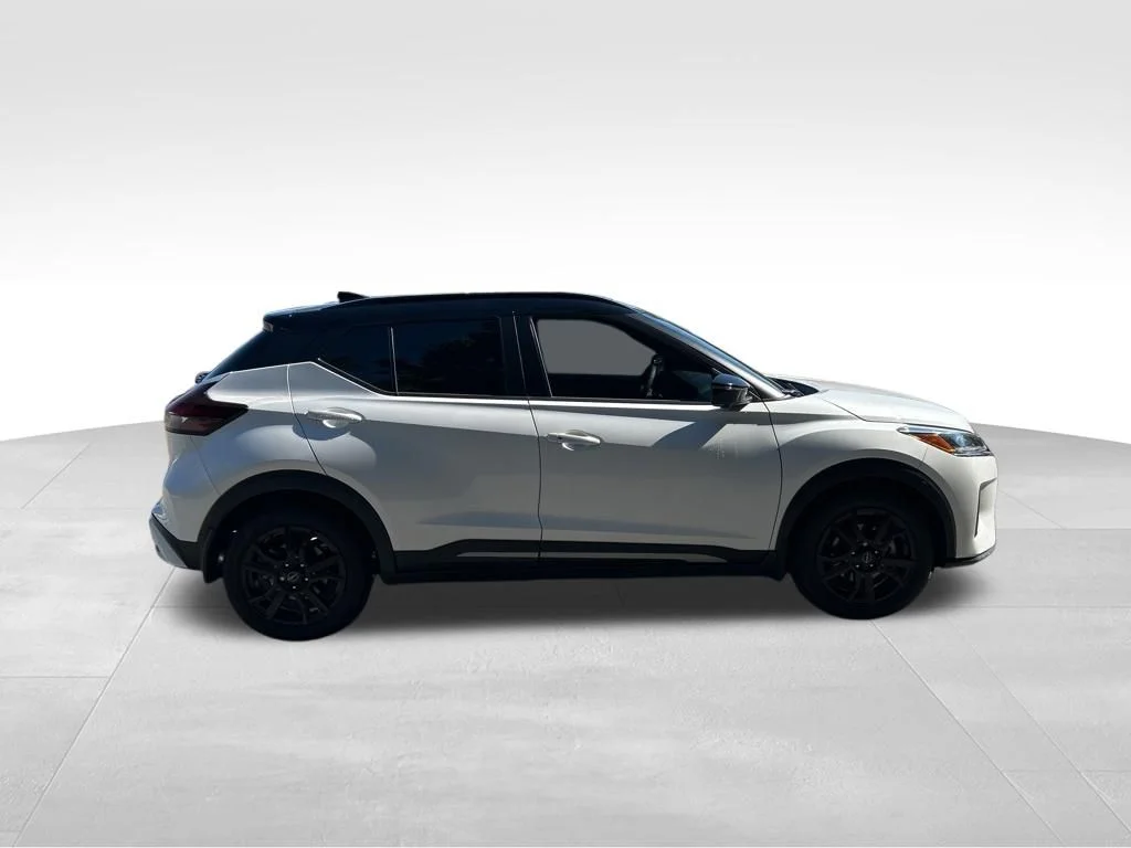 Used 2023 White Nissan SR image 4