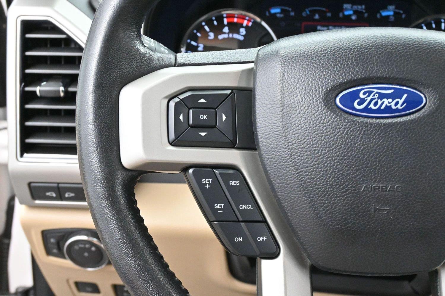 Used 2019 White Platinum Metallic Tri-Coat Ford Lariat image 17