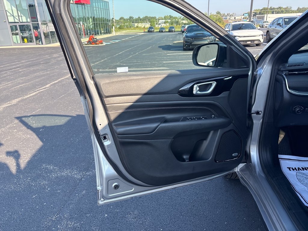 Used 2022 Silver Jeep High Altitude image 11