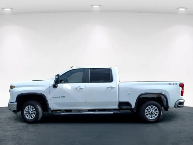 Used 2025 White Chevrolet LT image 14