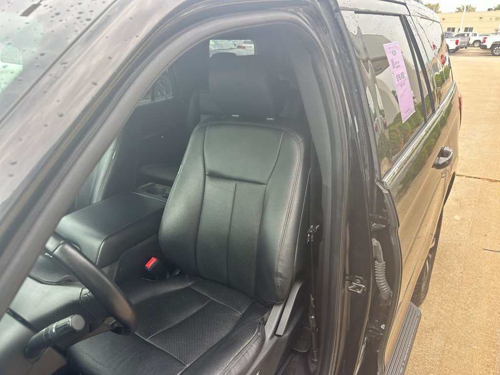 Used 2018 Shadow Black Ford XLT image 22