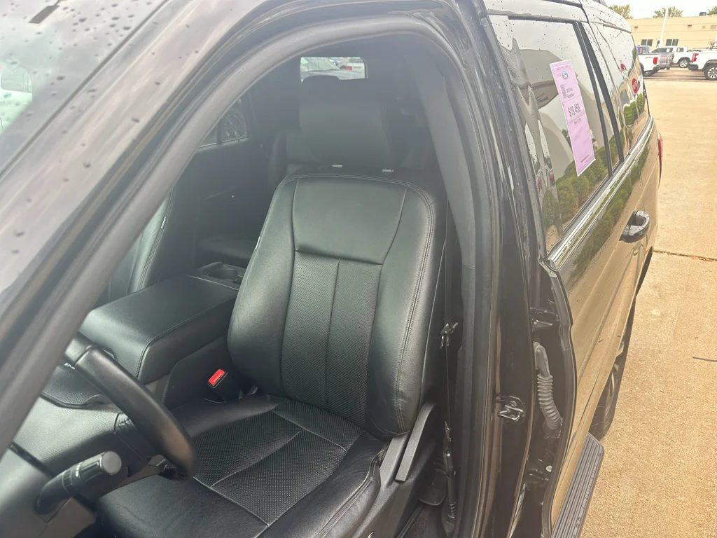 Used 2018 Shadow Black Ford XLT image 22
